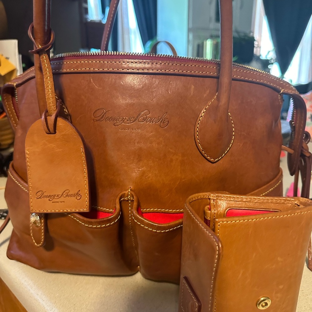Like new authentic Dooney Bourne satchel with wallet